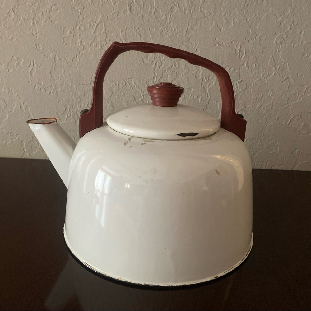 Vintage 1920’s Enamel Tea Pot White w/ Red & Brown Trim. Very Good Condition
